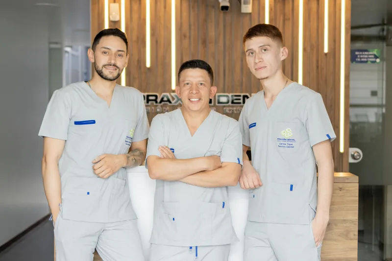 Equipo del área de yesos y modelos